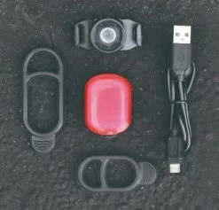 Eclairage Arrière Moon Orion 50 Lumens Avec Support Aimanté - PROMO -Accessoires Vélo Soldes Boutique eclairage arriere moon orion 50 lumens avec support aimante promo p image 102567 grande